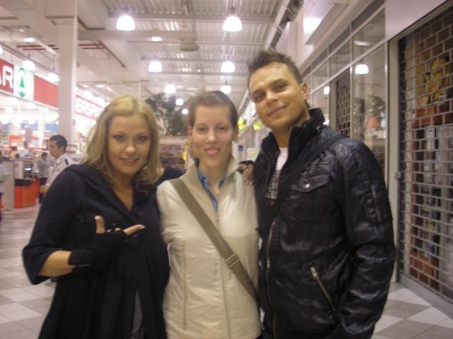 (L) Juttával és Josh-al (L)